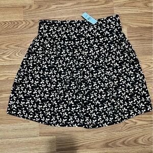 NWT. Petite LOFT. Knee length skirt. Size Medium Petite